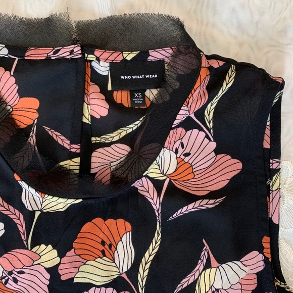 Who What Wear Sleeveless Top - Picture 5 of 5